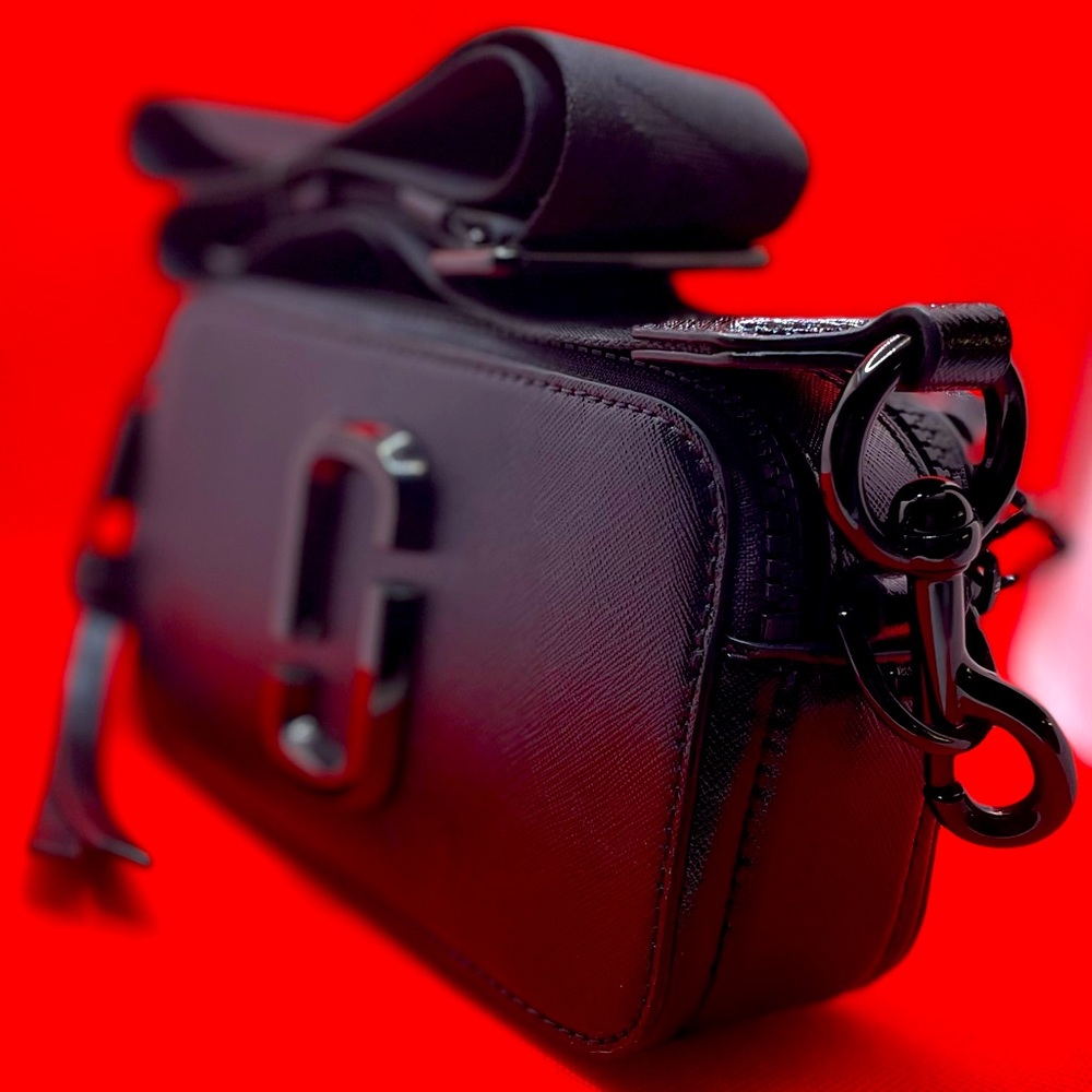 👜 Elevate Your Style with Marc Jacobs! 👜